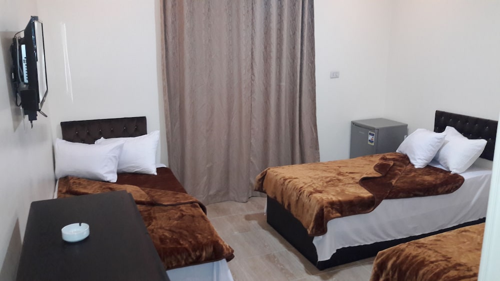 Triple Room, Private Bathroom - Photo 2