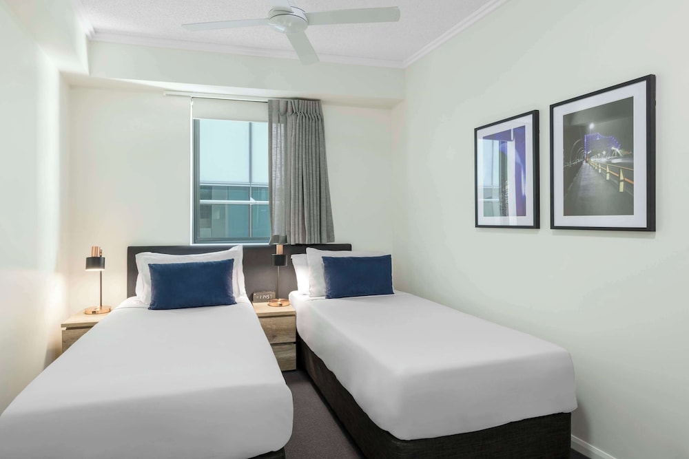 2 Bedroom River View Apartment - Photo 5
