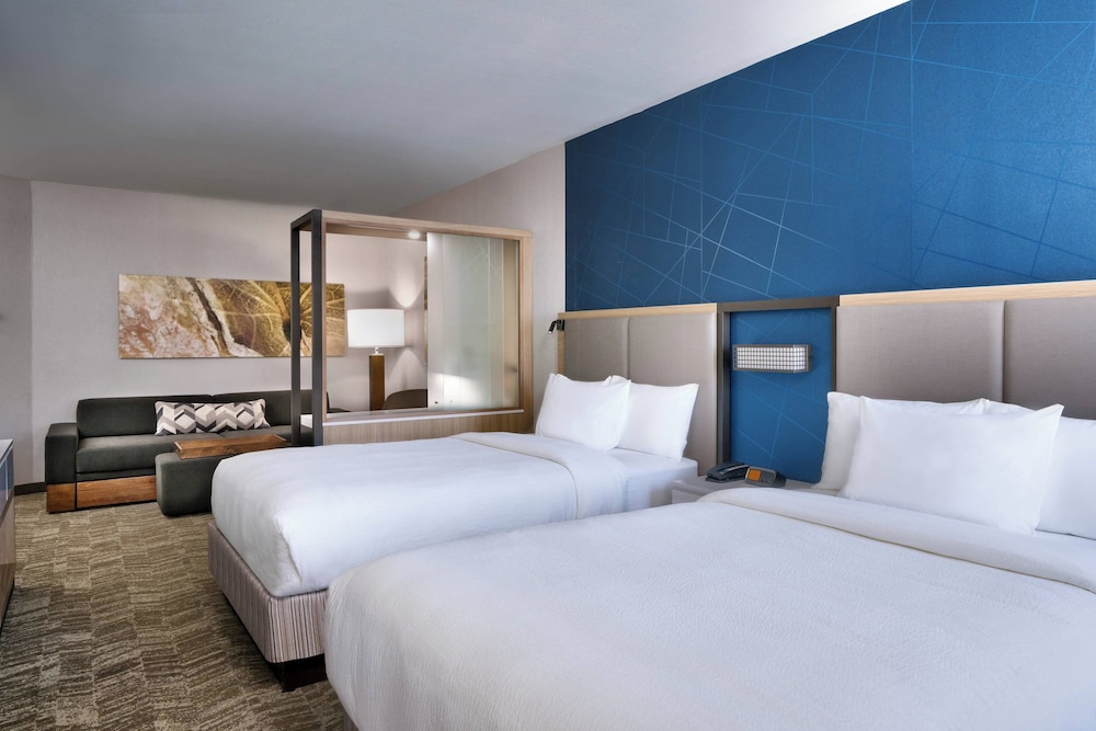 Suite, 2 Queen Beds - Photo 1