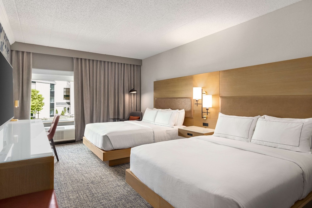 Room, 2 Queen Beds, Accessible (Mobility, Roll-In Shower) - Photo 1