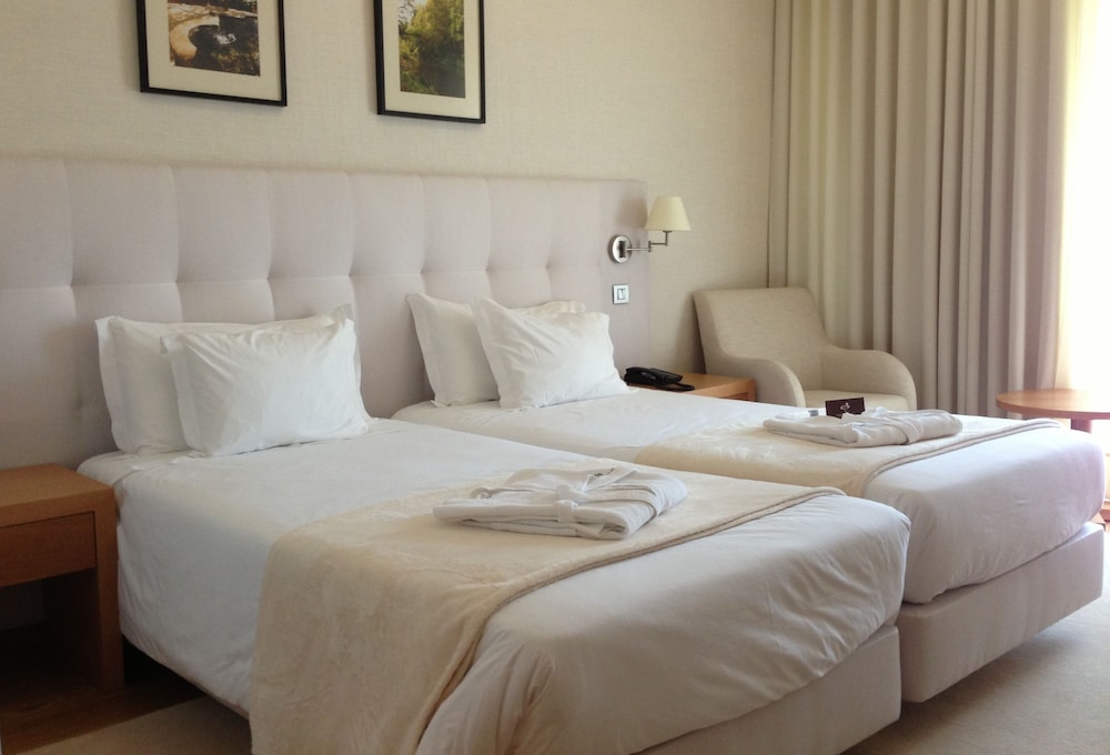 Twin Room, River View (Single Use) - Photo 1