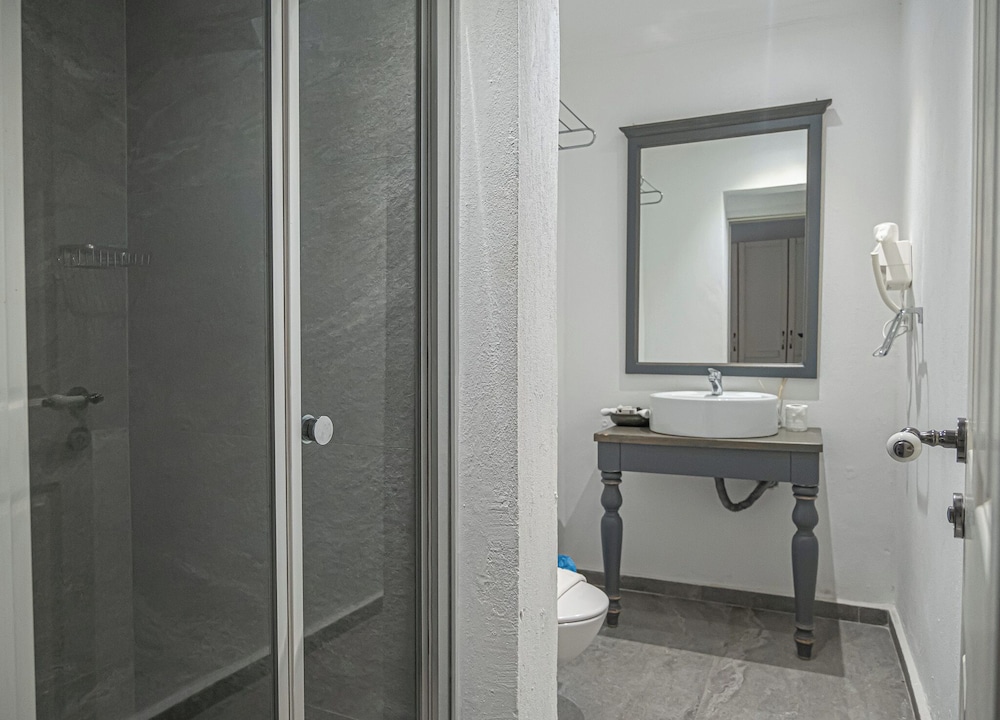 Grand Quadruple Room photo 2