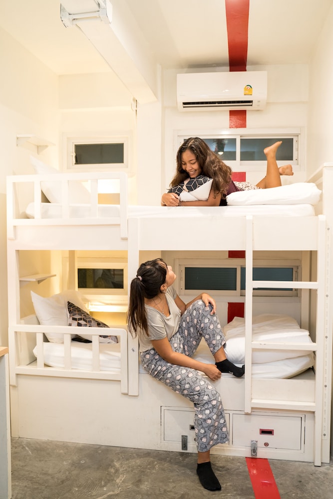 4 Bunk Beds Mixed Dorm photo 3