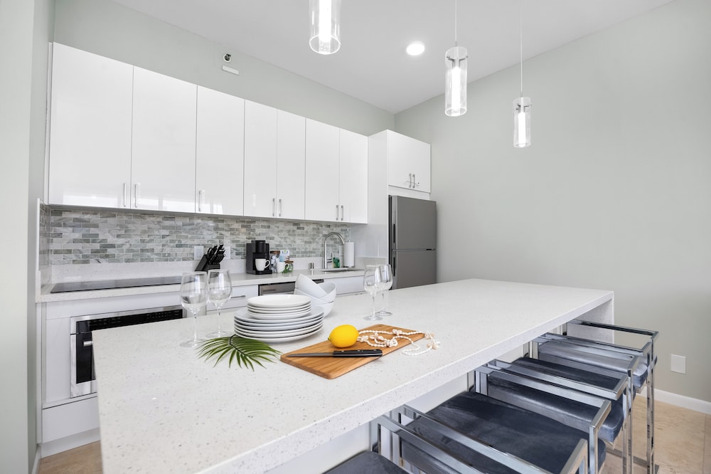 Premium Remodeled Condo with Ocean View and Parking: Premium Condo, 1 Bedroom, Air conditioning, Ocean View (0178) photo