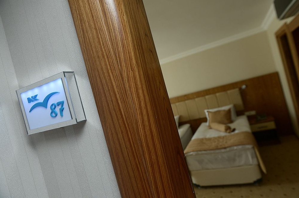 Standard Rooms with French Bed thumbnail 5