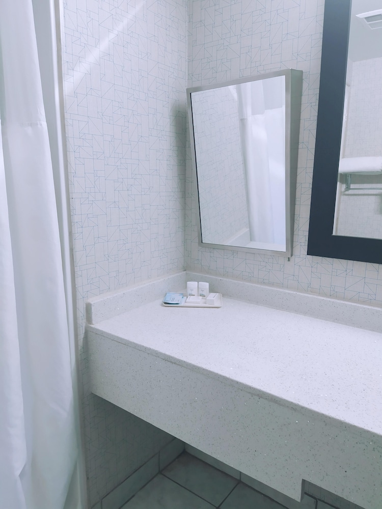 Room, 1 Queen Bed, Accessible, Non Smoking - Photo 7