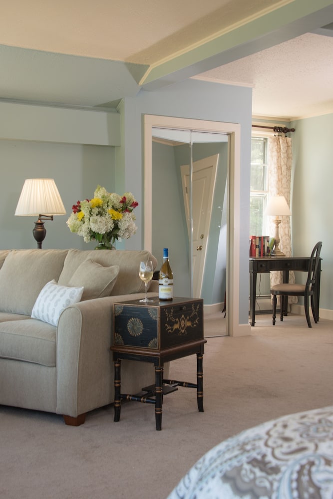 Panoramic Suite, 1 King Bed photo 3
