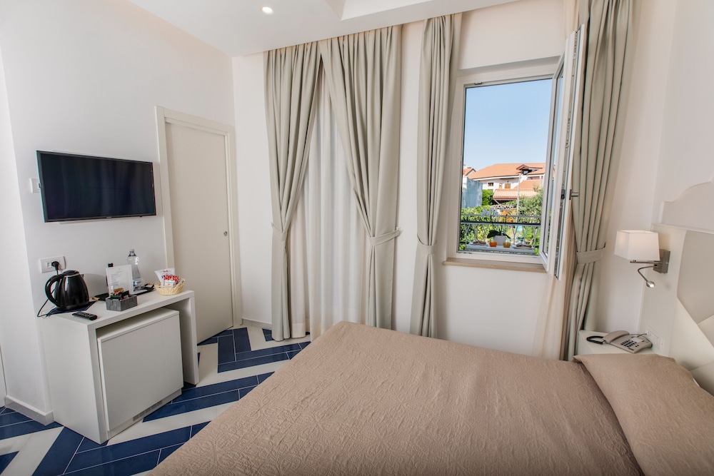 Standard Double Room, Garden View