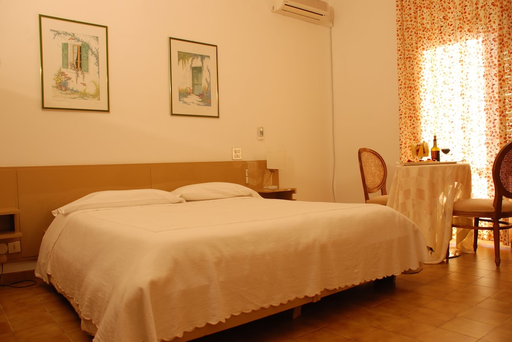 Economy Double Room photo 3
