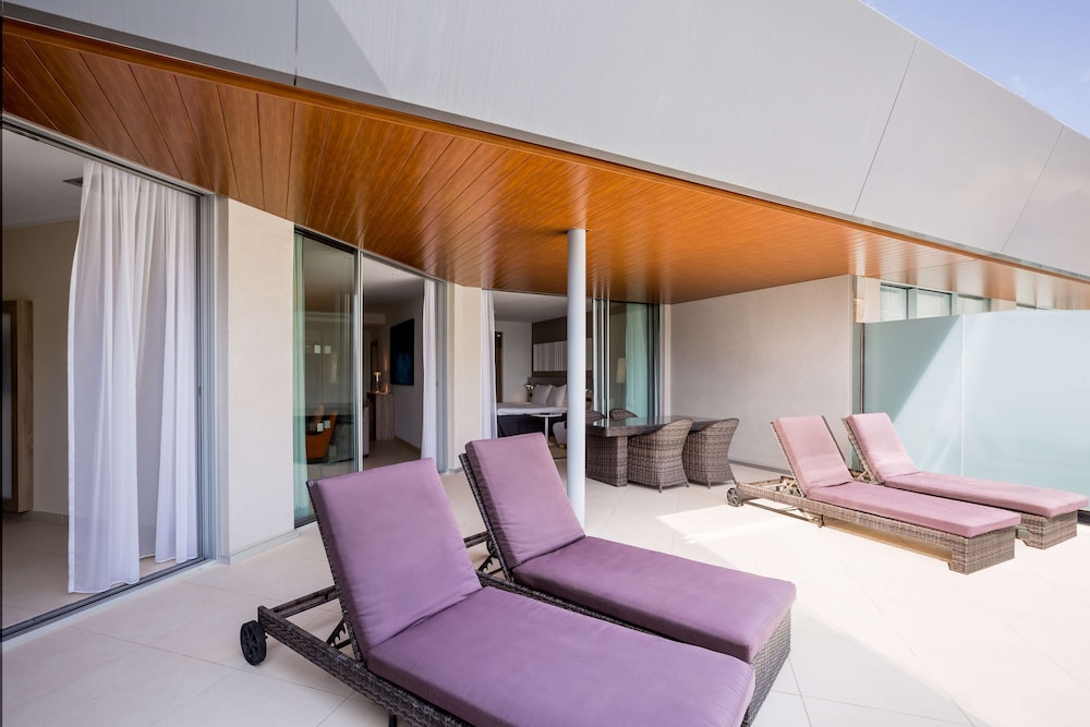 Suite, 2 Bedrooms, Balcony, Pool View photo