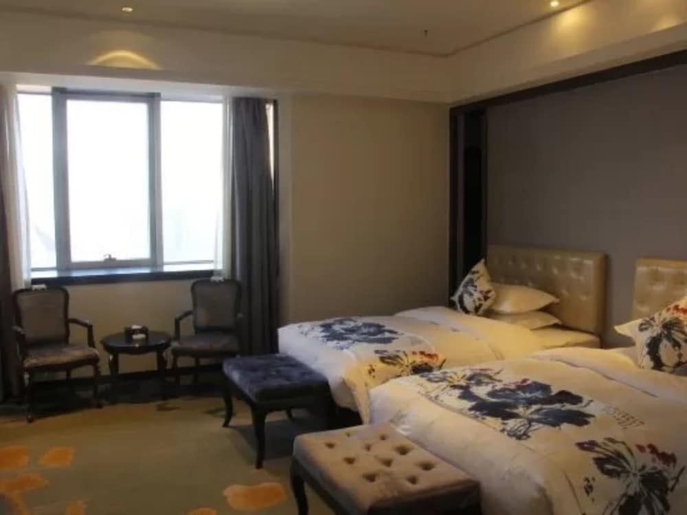 Deluxe Suite photo 2