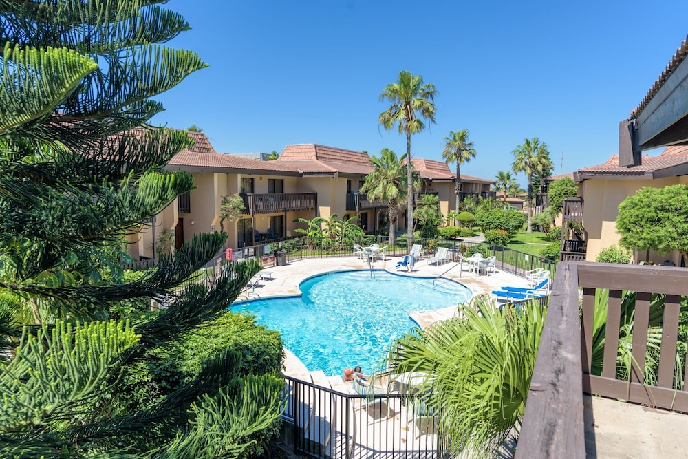 Premium Condo, 2 Bedrooms, Balcony, Courtyard View
