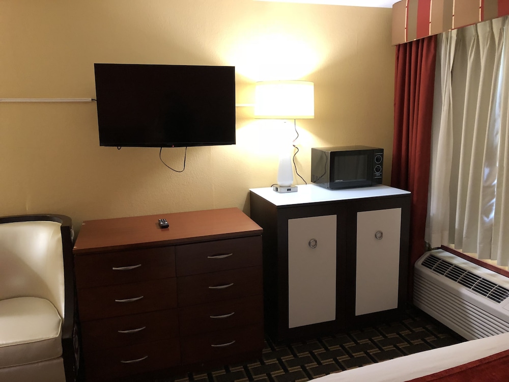 Suite, 1 King Bed, Non Smoking photo 1