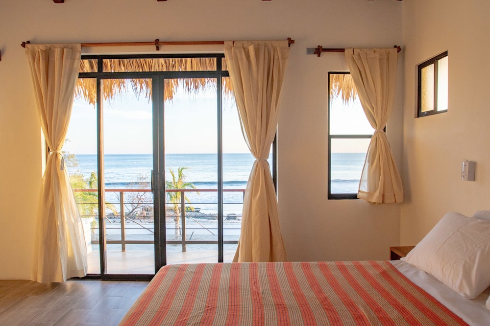 Deluxe Double Room, 1 Queen Bed, Sea View (Room 2) photo 2