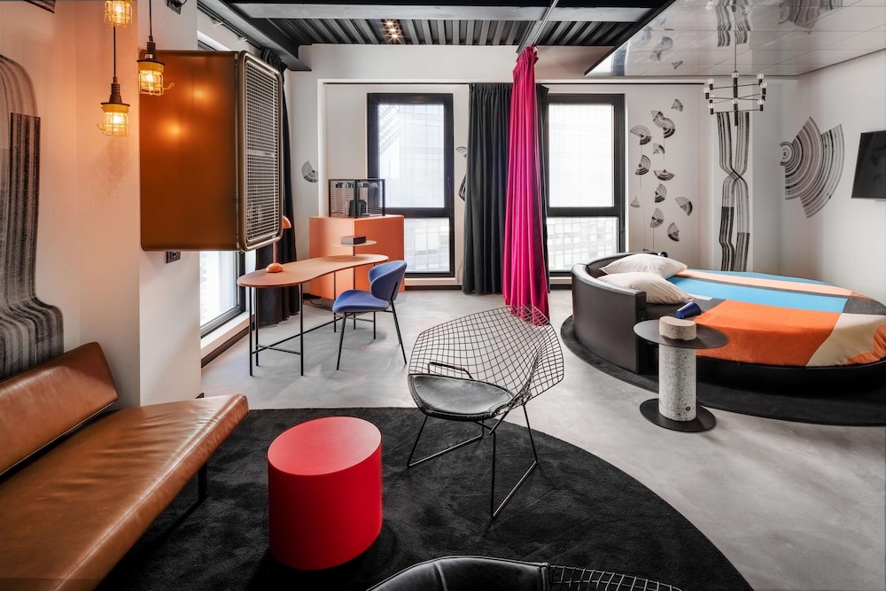 Suite (Play Room)