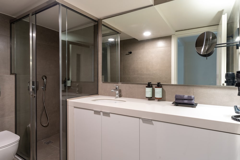 Deluxe Studio Apartment photo 2
