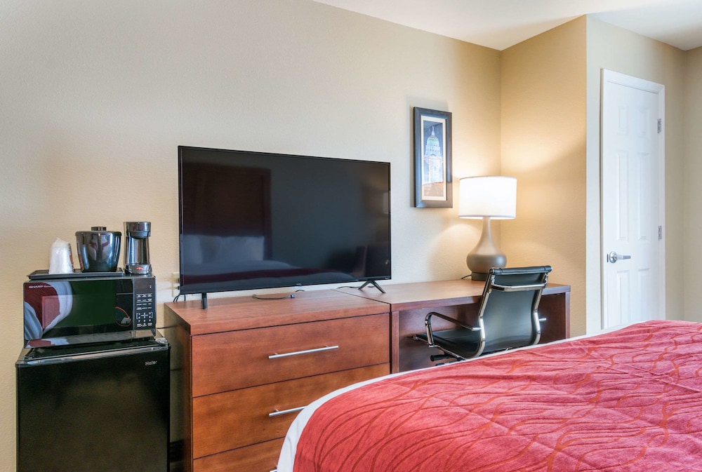 Room, 2 Queen Beds, Non Smoking (Ground Floor) - Photo 1