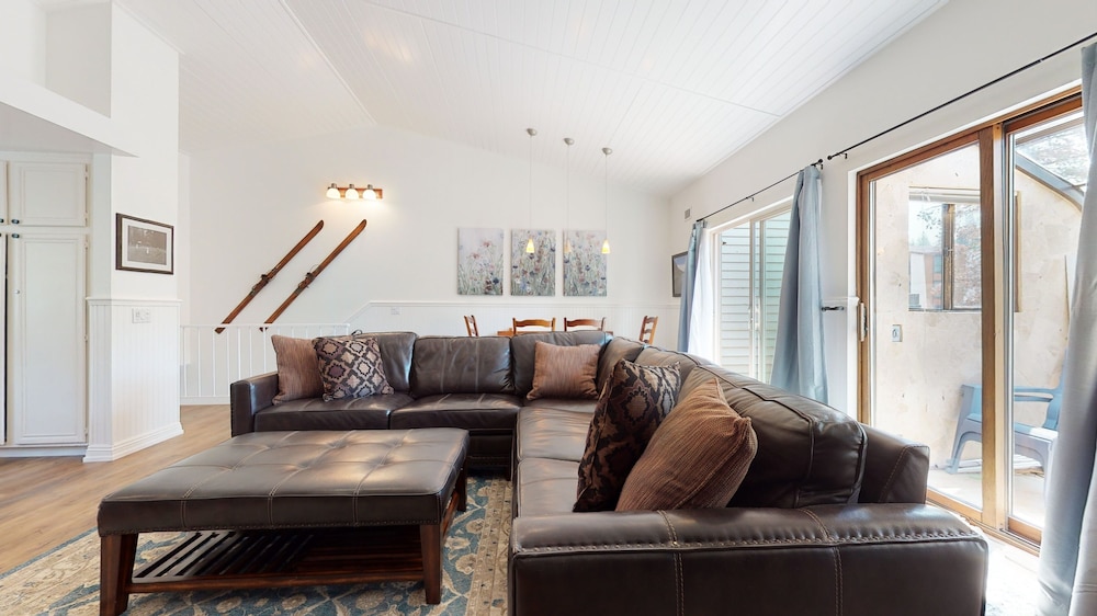 Condo, 2 Bedrooms