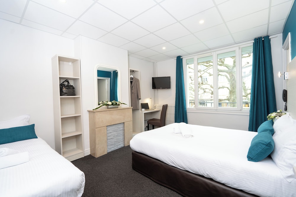 Twin Room with Shower