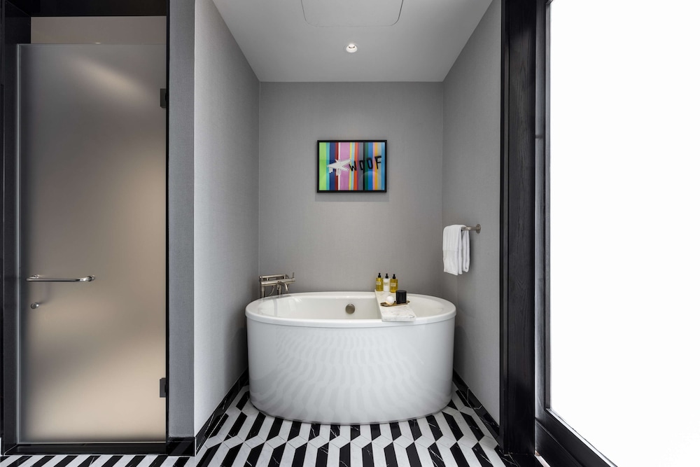 Suite, 1 King Bed, Terrace - Photo 4