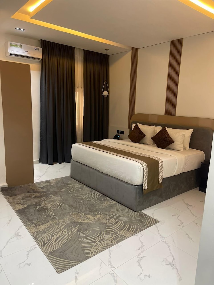 Executive Suite, 1 King Bed, Non Smoking, Private Bathroom