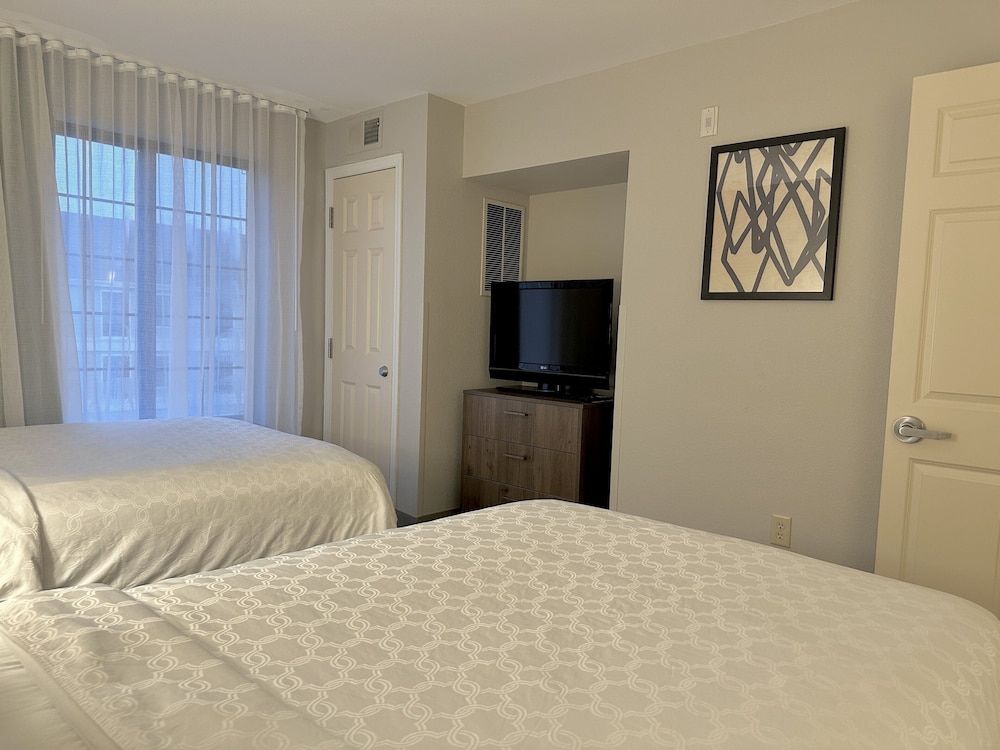 Suite, 1 Bedroom, Accessible, Kitchen (Communications) - Photo 6