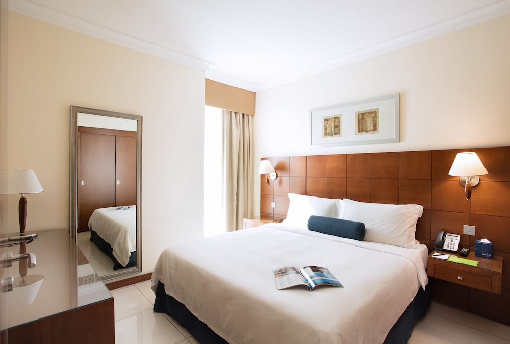 Suite, 2 Bedrooms, City View (King Bed and Twins)