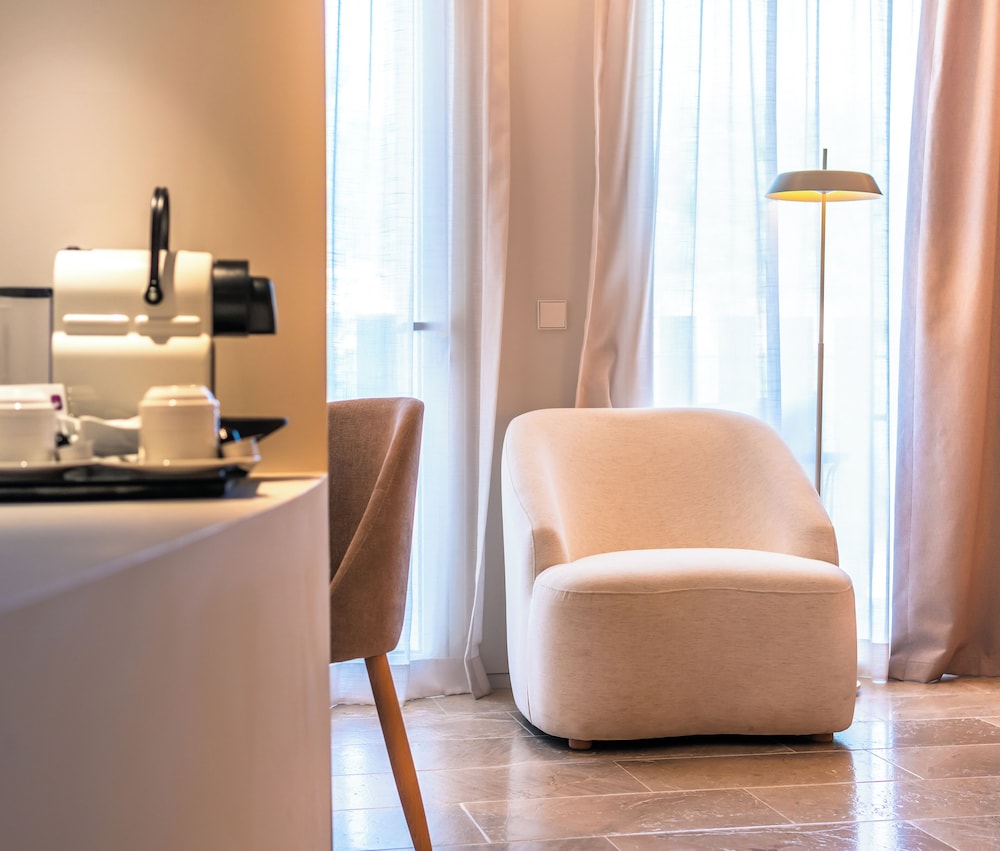 Premium Double Room - Photo 15