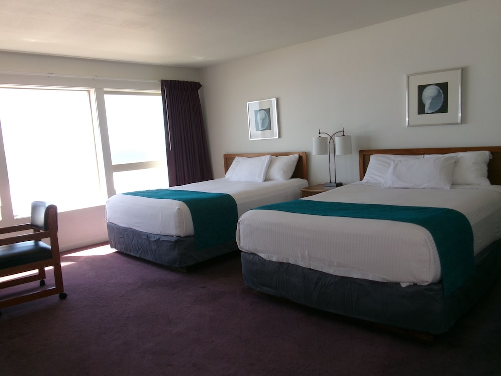 Ocean View Studio, 2 Queen Beds (Stairs/No Pets)