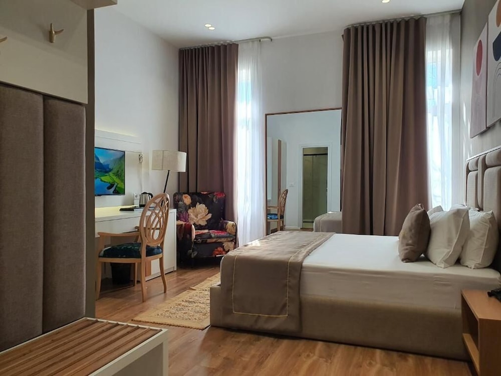 Deluxe Double Room, City View