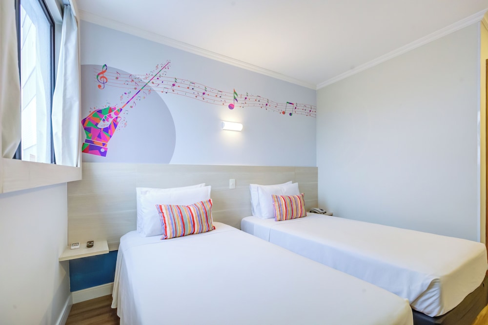 Standard Twin Room - Photo 12