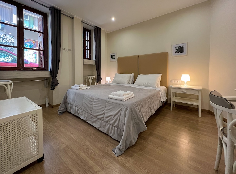 Standard Apartment, 1 Bedroom (Semi-basement - 0B)