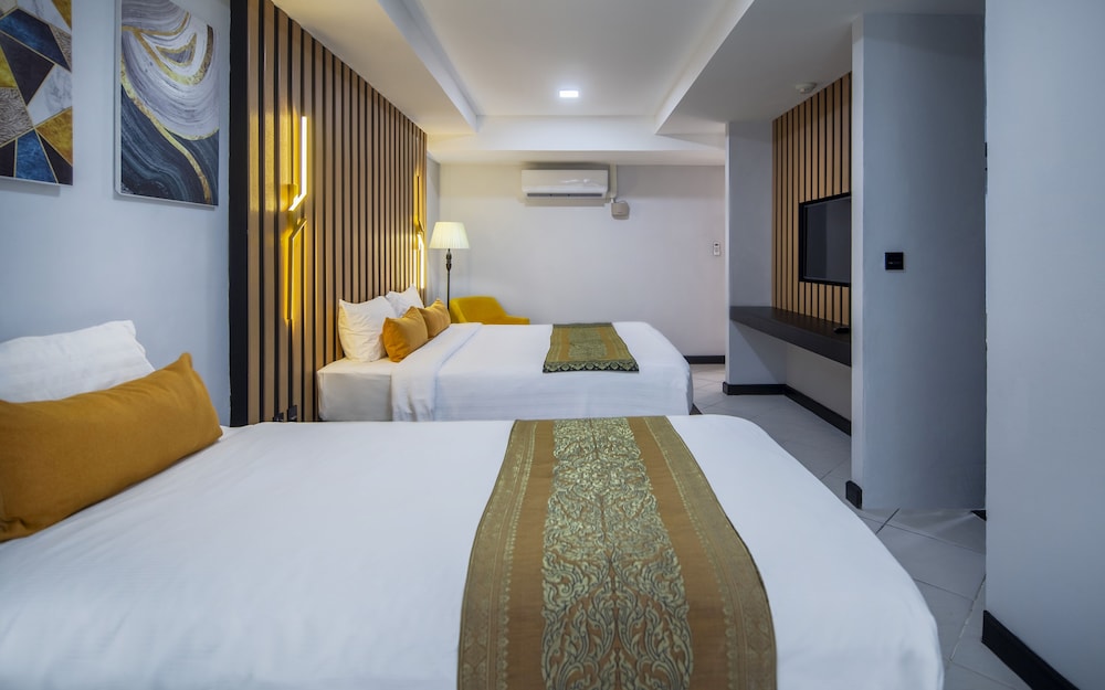 Deluxe Room - Photo 5