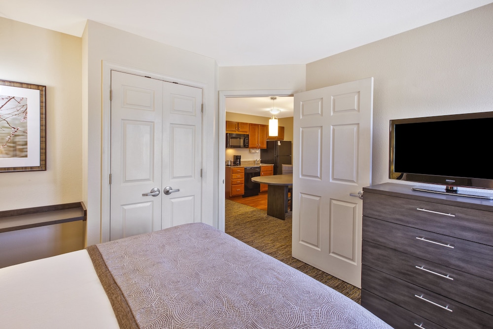 Suite, 1 Queen Bed, Accessible, Non Smoking (Roll-In Shower) - Photo 3