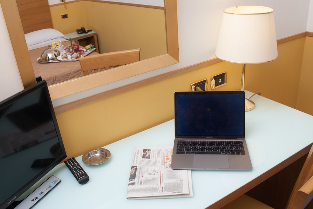 Standard Double or Twin Room - Photo 6