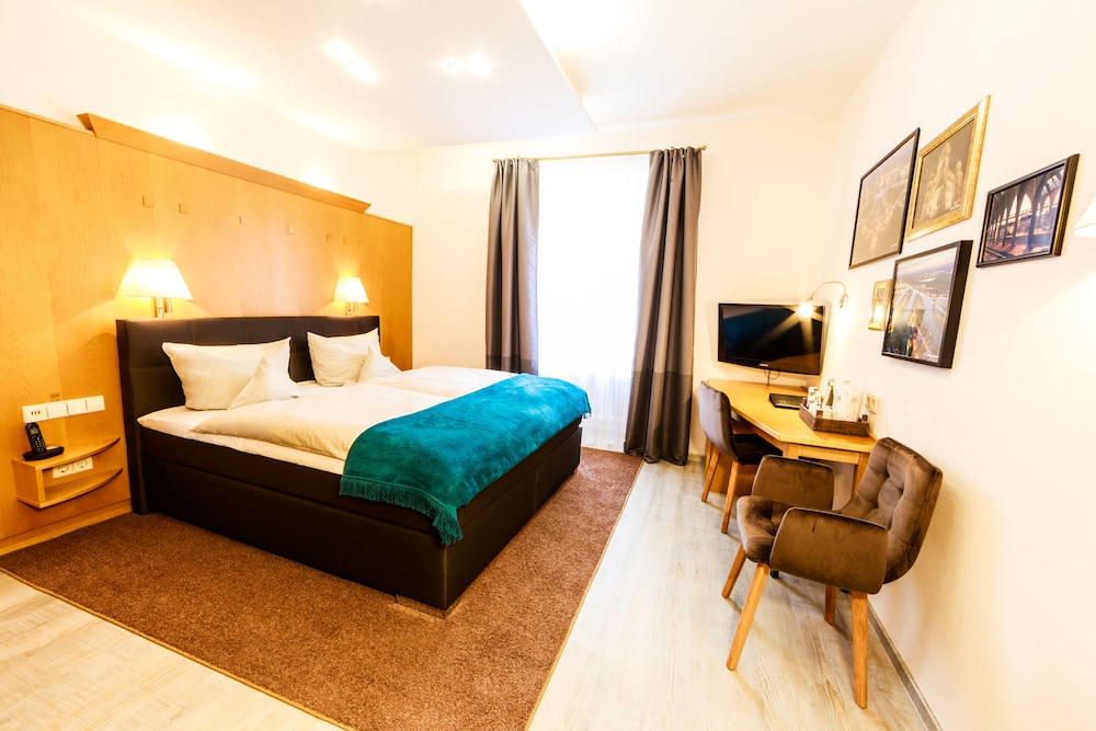 Basic Double Room, 1 Bedroom, Non Smoking photo 2