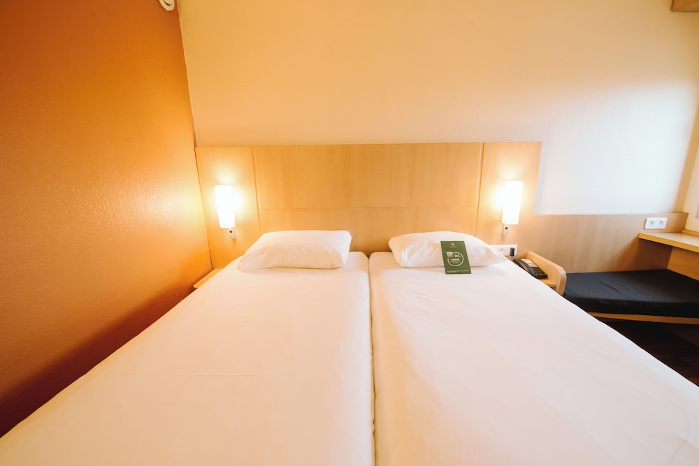 Twin Room, 2 Twin Beds - Photo 2
