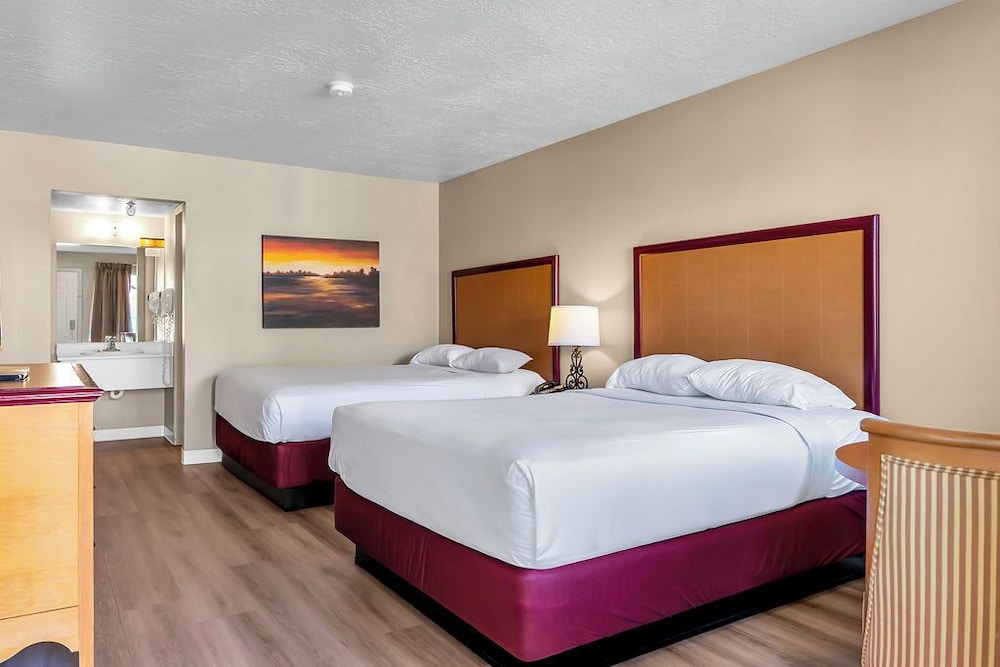 Deluxe Room, 2 Queen Beds - Photo 1