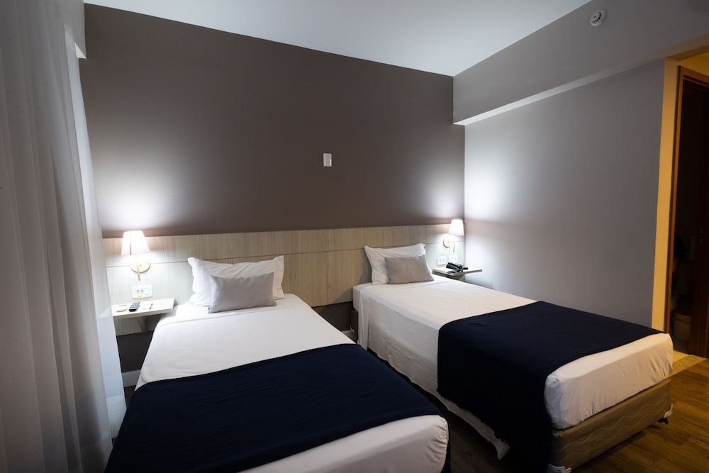 Available room thumbnail 6