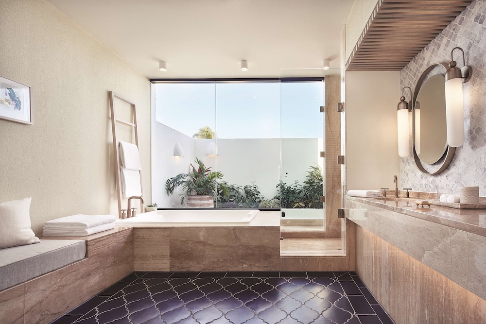 Junior Suite, Beachfront (king)