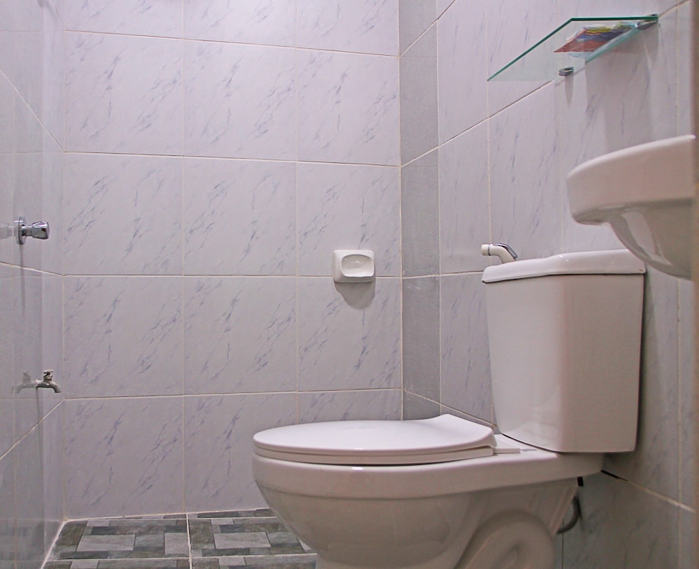 Family Room, Private Bathroom - Photo 2