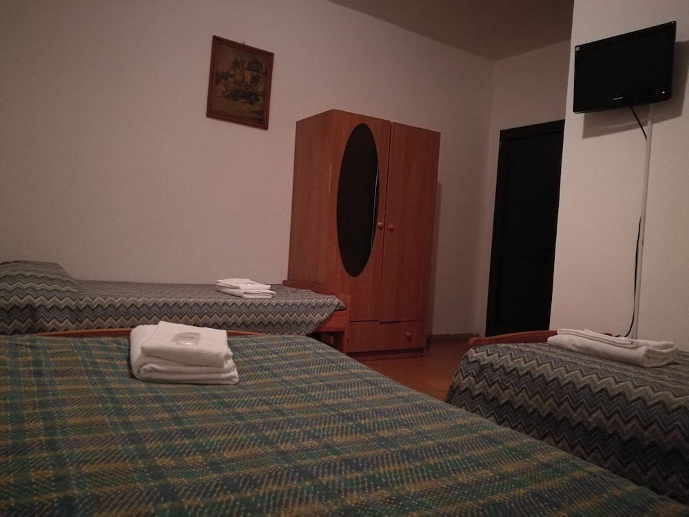 Economy Double or Twin Room photo 3