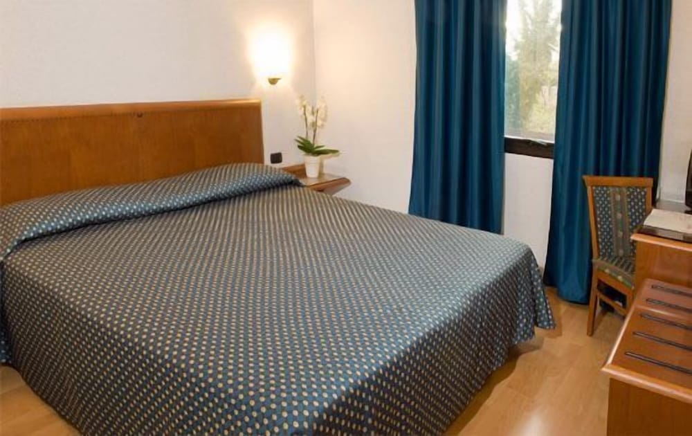 Standard Double or Twin Room - Photo 2