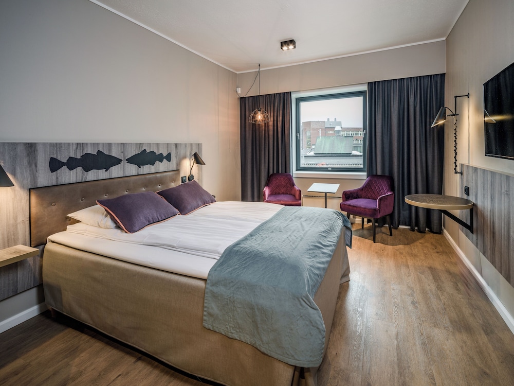 Standard Room, 1 Queen Bed, Non Smoking - Photo 5