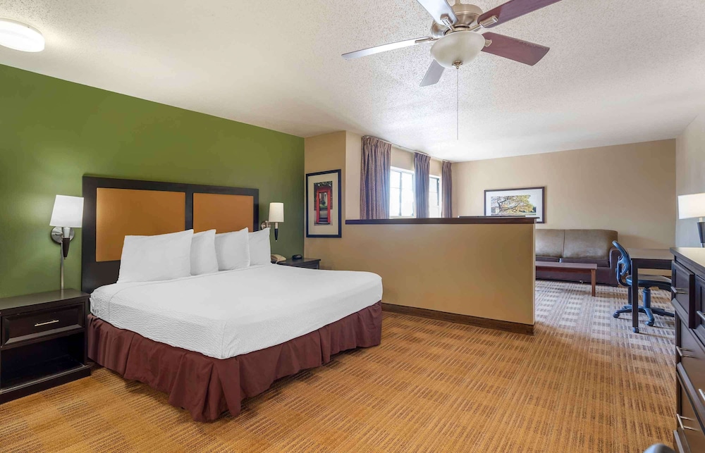 Suite - Photo 1