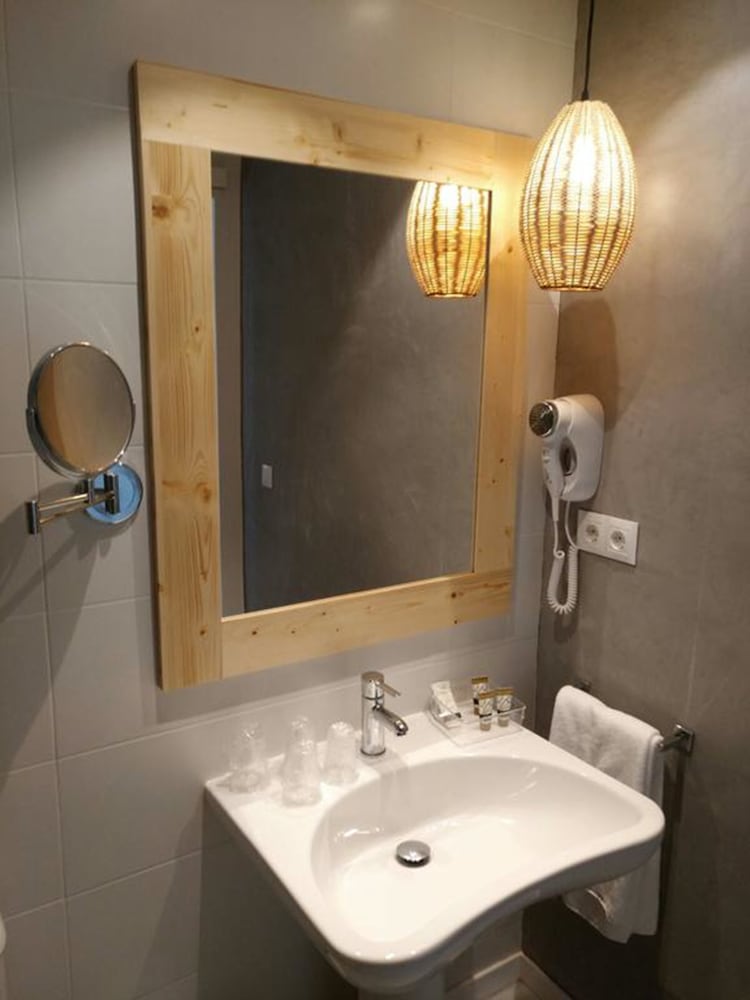 Deluxe Double Room, Balcony - Photo 7