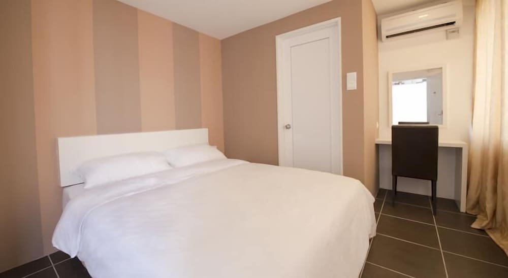 Deluxe Room Without Window