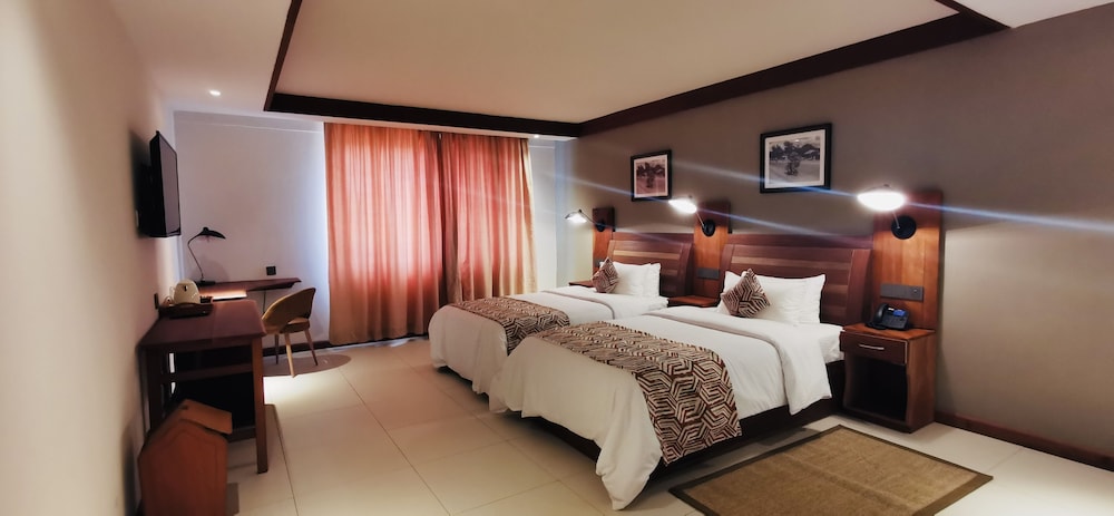 Deluxe Room, City View - Photo 3
