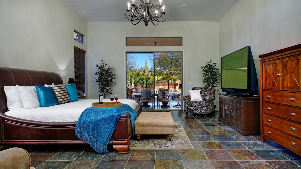 Studio (6 Bedrooms)