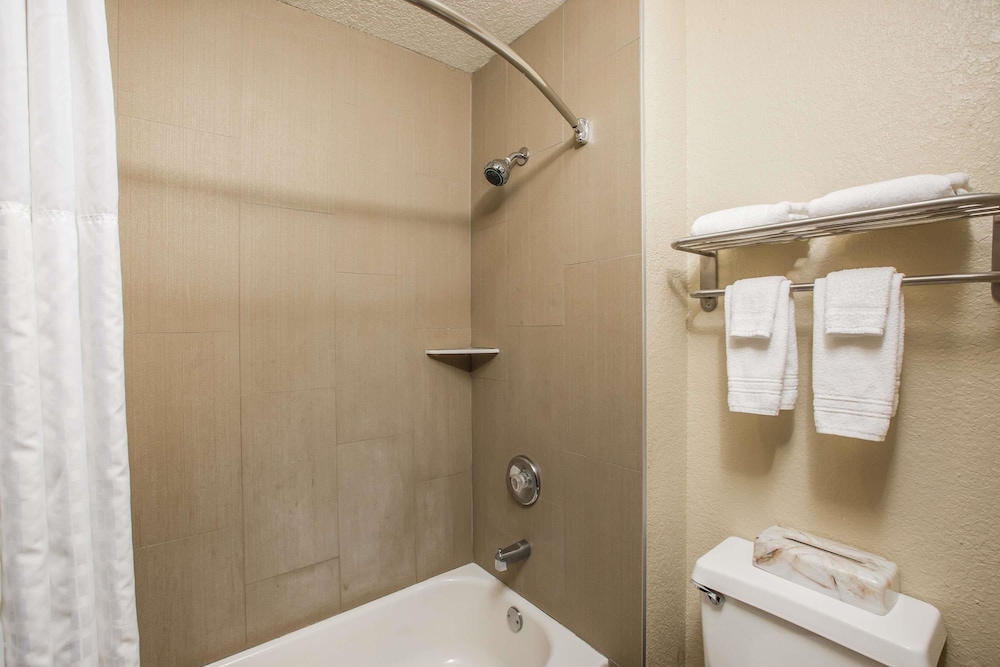 Suite, 2 Queen Beds, Non Smoking - Photo 5